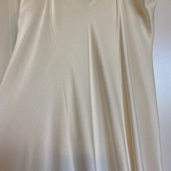 Flora Nirooz Embroidered Satin Nightgown Long Light Cream Size Large - Picture 8 of 13